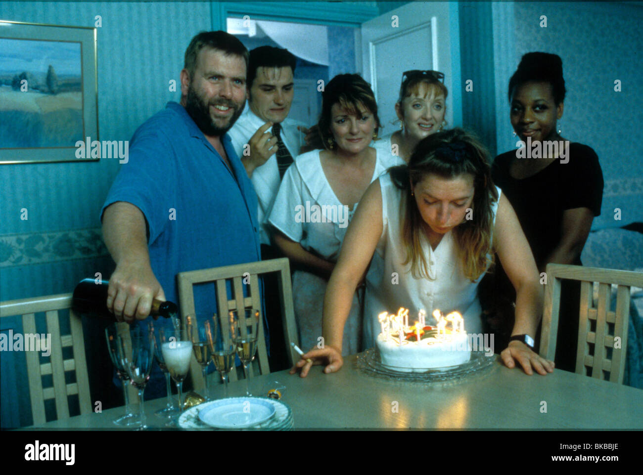 GEHEIMNISSE UND LÜGEN (1996) GEHEIMNISSE & LÜGEN (ALT) TIMOTHY SPALL, LEE ROSS, BRENDA BLETHYN, ELIZABETH BERRINGTON, MARIANNE Stockfoto