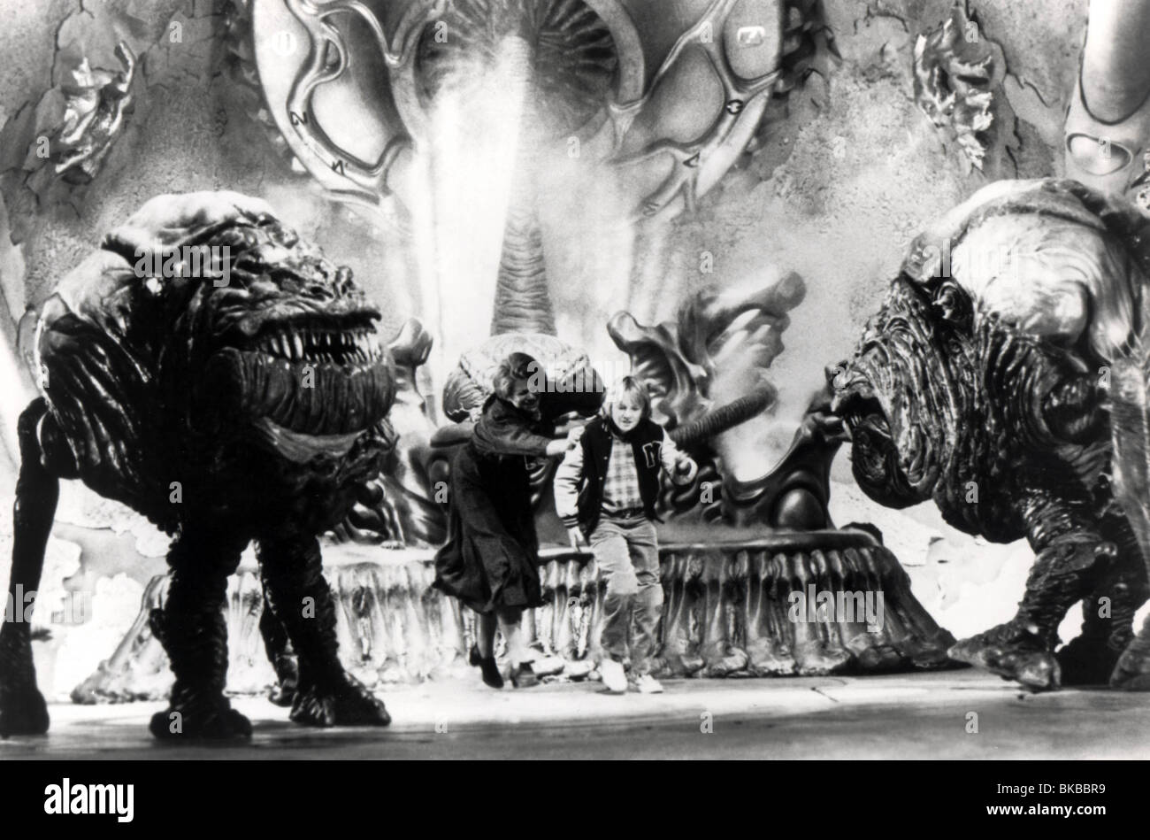 INVADERS FROM MARS (1986) LOUISE FLETCHER, HUNTER CARSON SCHNITTSTELLENMODULE 005P Stockfoto