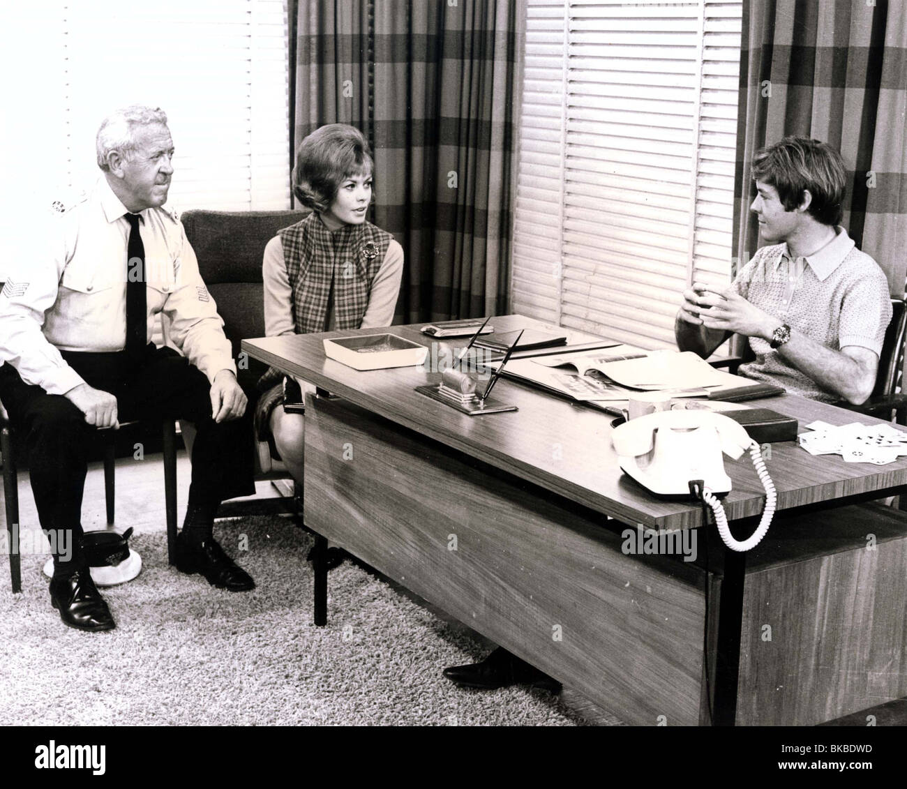 ERHART (TV) GERRY DUGGAN, JILL FORSTER, KEN JAMES SKPY 005 P Stockfoto