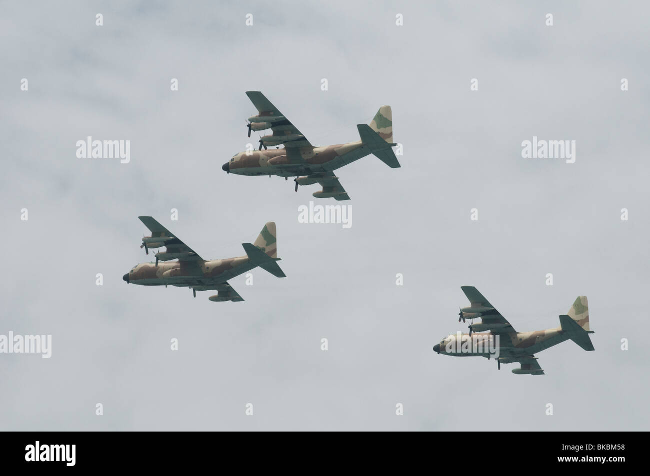 Kampf gegen Sie israelische Kampfflugzeuge (c-130 Hercules) bei einer Airshow der israelischen Luftwaffe während Unabhängigkeitstag in Israel Stockfoto