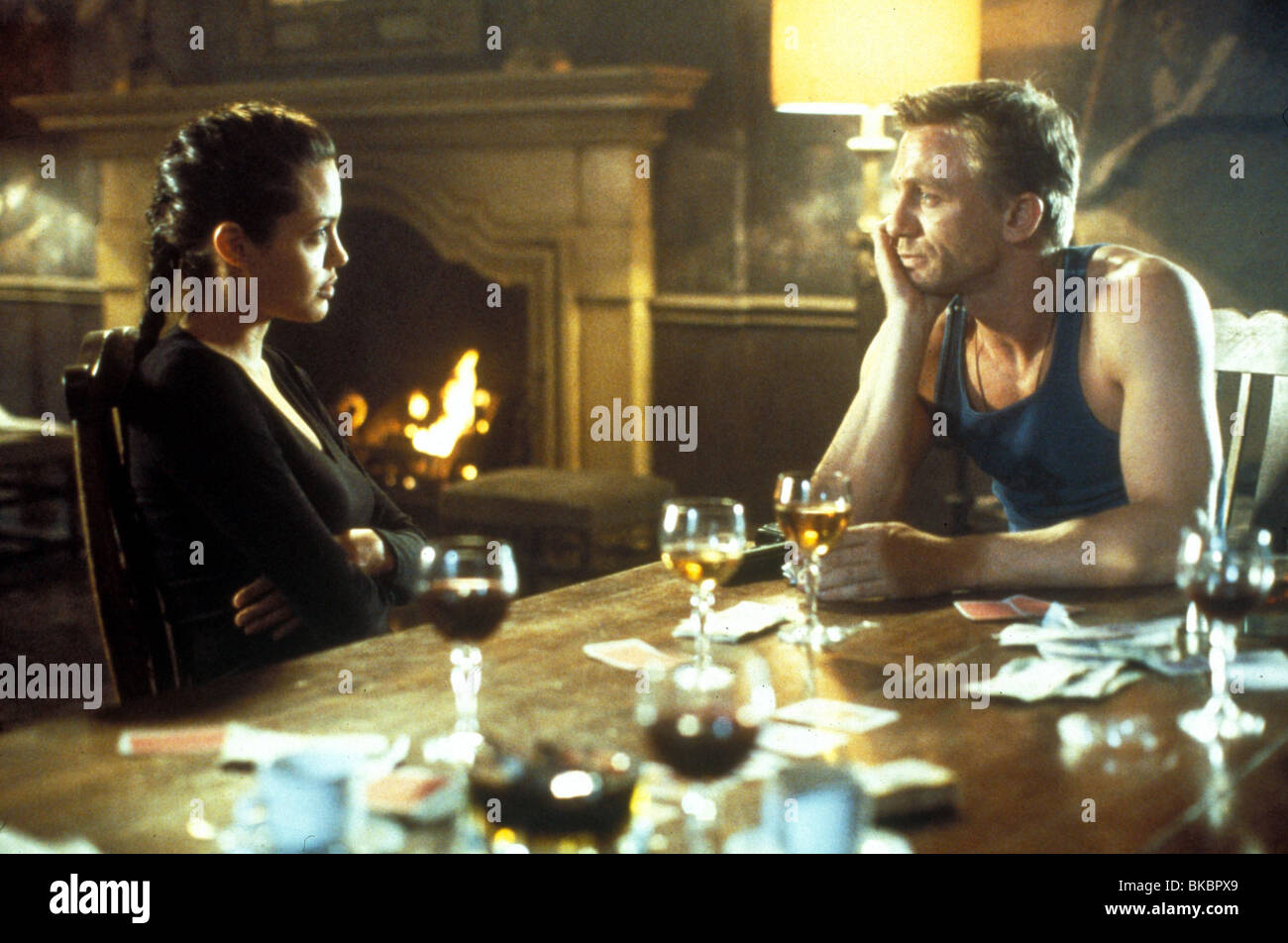 LARA CROFT: TOMB RAIDER (2001) ANGELINA JOLIE, DANIEL CRAIG TBRR 194 Stockfoto