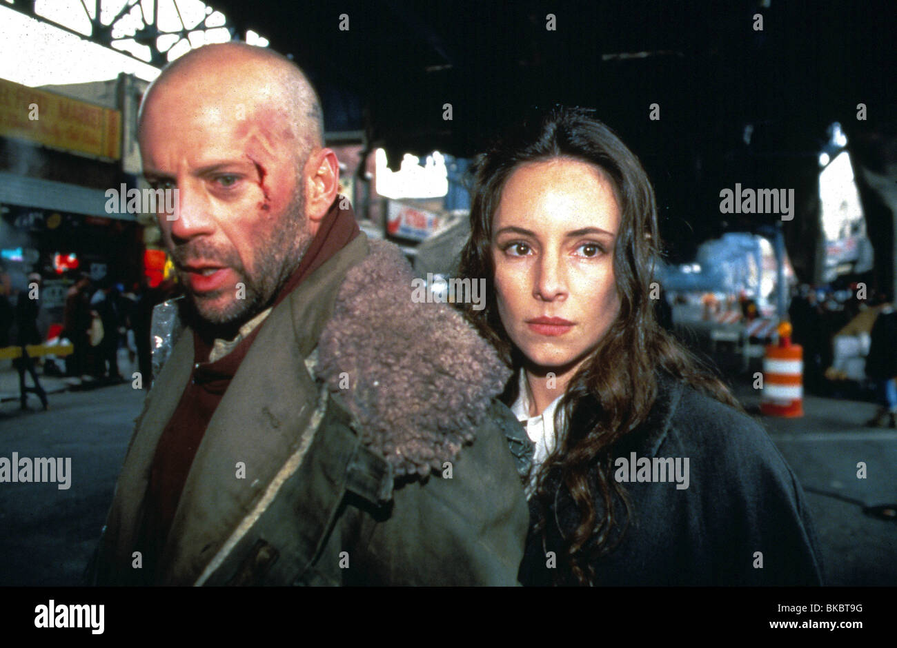 TWELVE MONKEYS (1995) BRUCE WILLIS, MADELEINE STOWE TVMK 020 Stockfoto