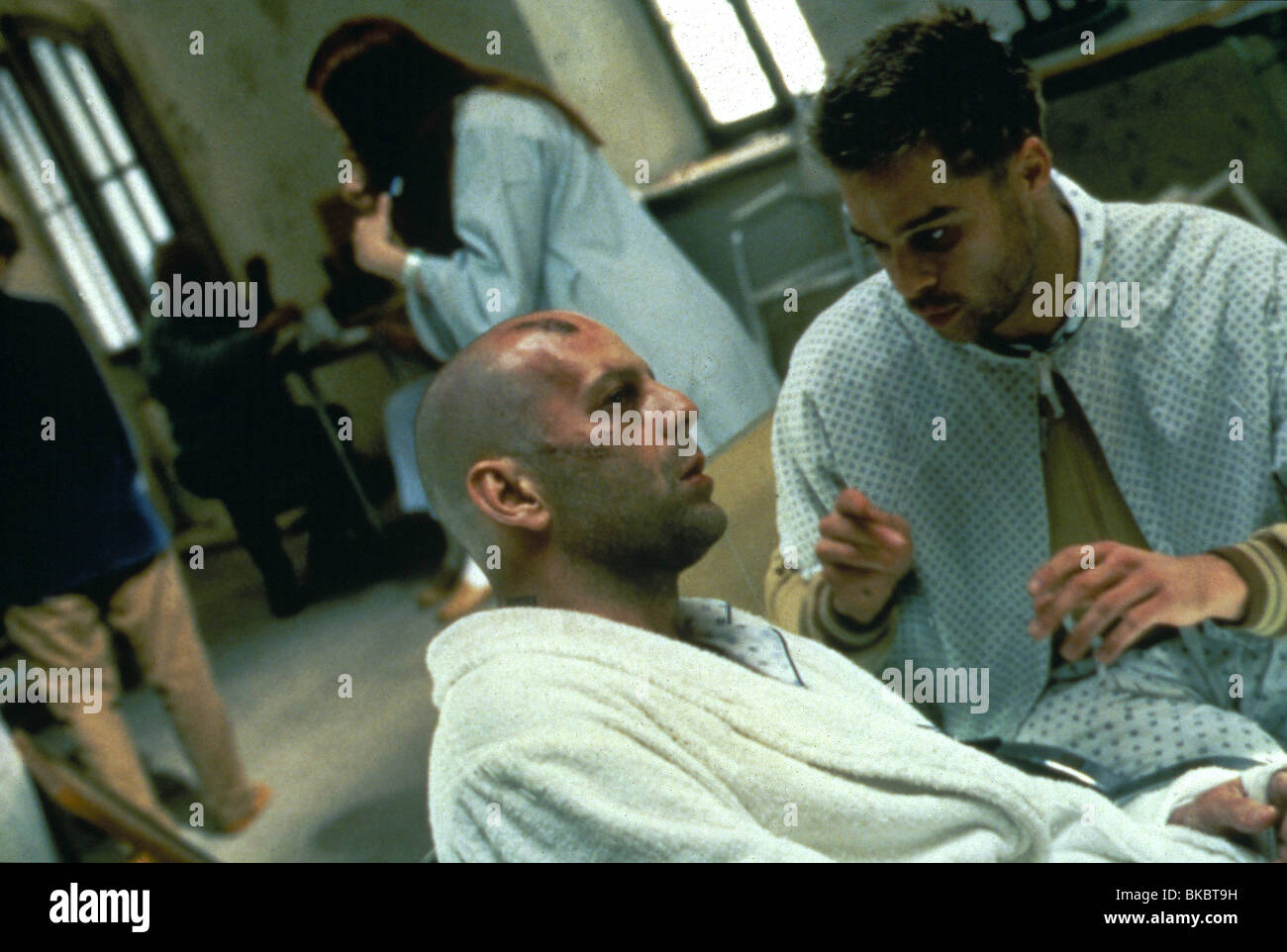 TWELVE MONKEYS (1995) BRUCE WILLIS, BRAD PITT TVWK 022 Stockfoto