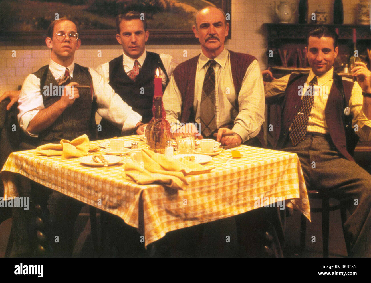 Die Unbestechlichen 1987 Charles Martin Smith Kevin Costner Sean Connery Andy Garcia Unt 002foh Stockfotografie Alamy