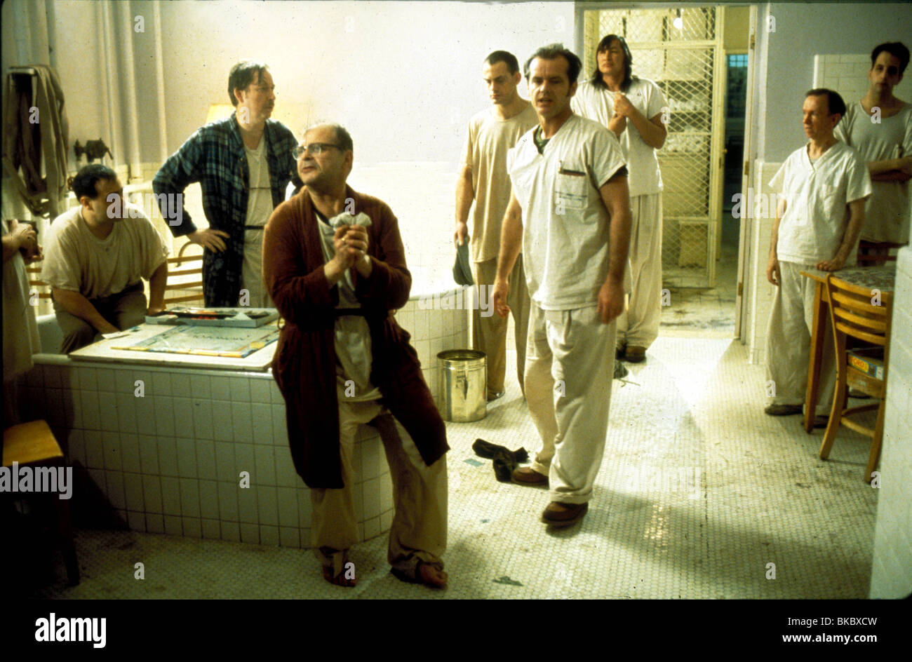 EINER FLOG ÜBER DES KUCKUCKSNEST NEST(1975) DANNY DEVITO, WILLIAM REDFIELD, SYDNEY LASSICK, CHRISTOPHER LLOYD, JACK NICHOLSON, WIRD Stockfoto