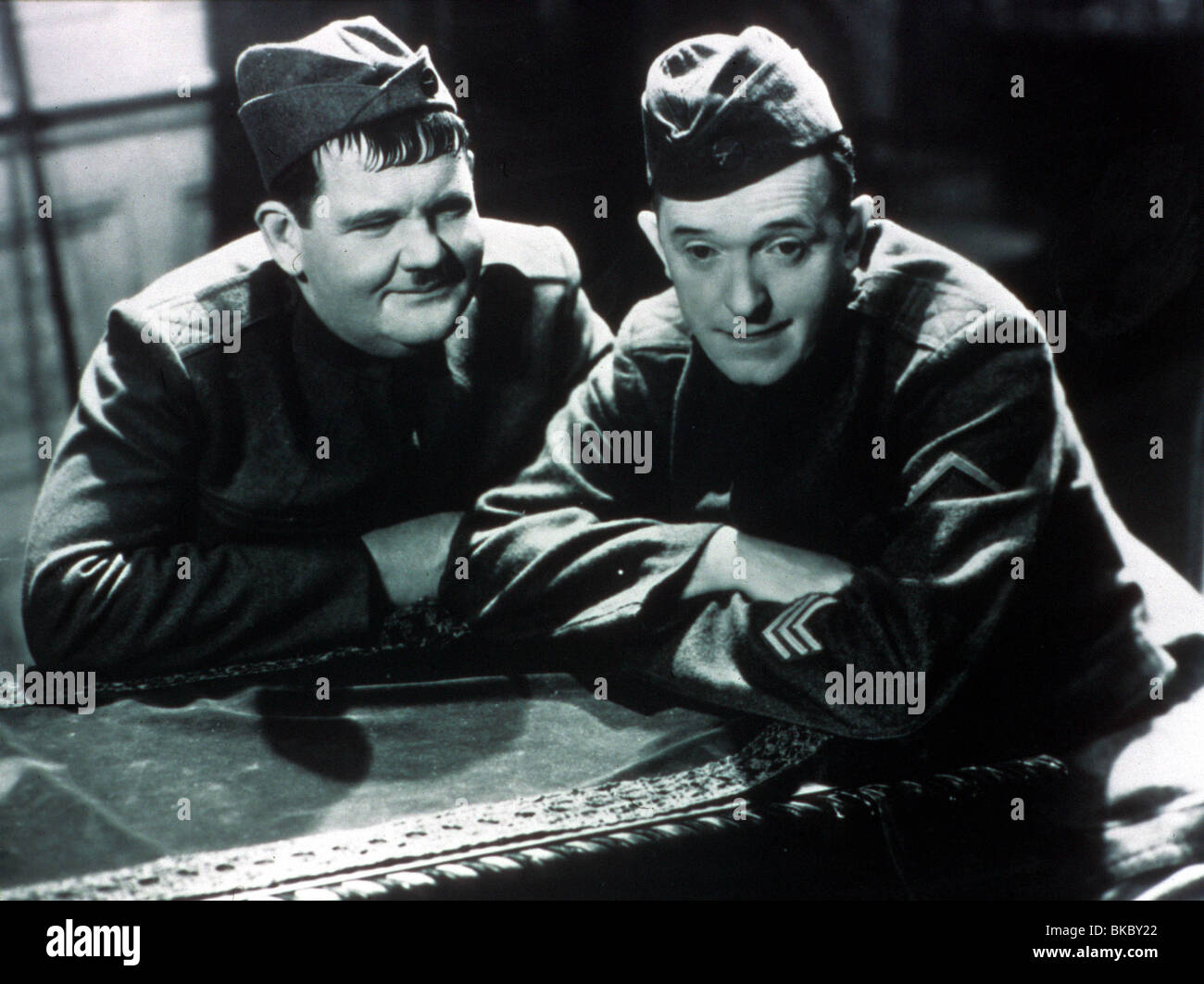 PACKEN SIE IHRE PROBLEME (1939) OLIVER HARDY, STAN LAUREL PUYT 009 Stockfoto