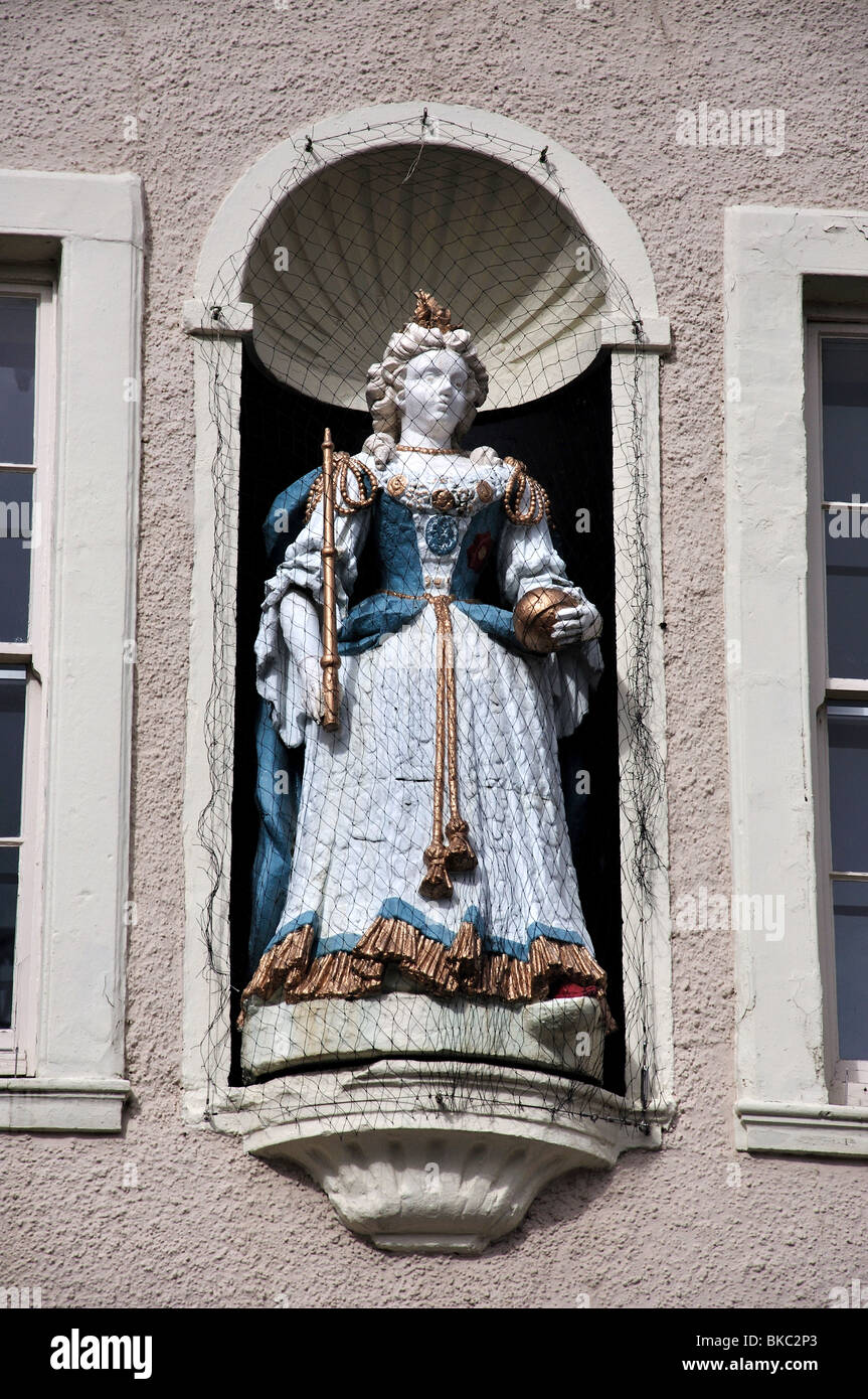 Königin Maria Statue, Rathaus, Marktplatz, Dursley, Gloucestershire, England, Vereinigtes Königreich Stockfoto