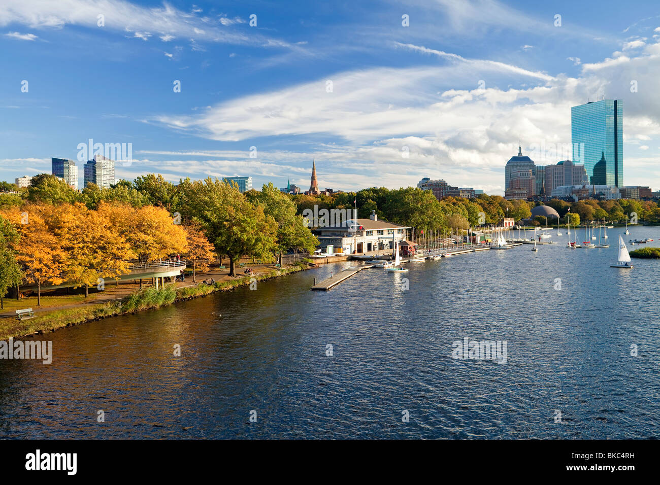 USA, Boston, Massachusetts, Skyline, über den Charles River, Beacon Hill und Downtown angesehen Stockfoto