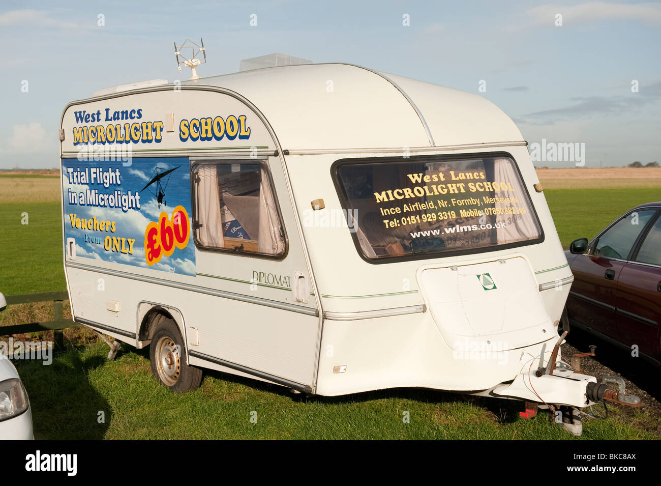 Diplomat Touring Caravan Werbung Microlight Lektionen Stockfoto