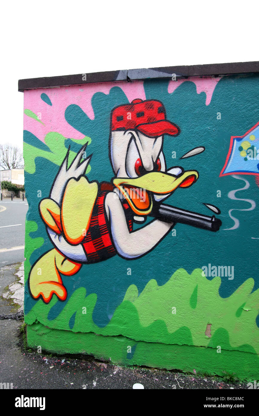 Donald Duck ist eine amerikanische Comicfigur The Walt Disney Company, wie in der Graffiti-Charakter auf diesem wandseitigen gemalt zu sehen Stockfoto