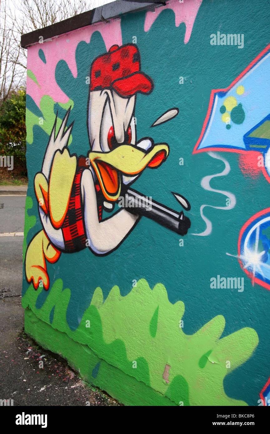 Donald Duck ist eine amerikanische Comicfigur The Walt Disney Company, wie in der Graffiti-Charakter auf diesem wandseitigen gemalt zu sehen Stockfoto