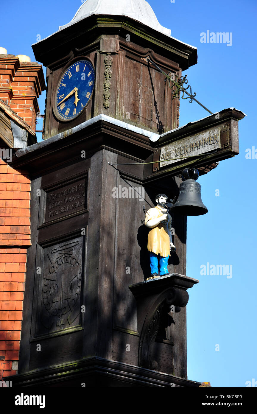 Die markante Hammer Uhr, Abinger Hammer, Surrey, England, Vereinigtes Königreich Stockfoto