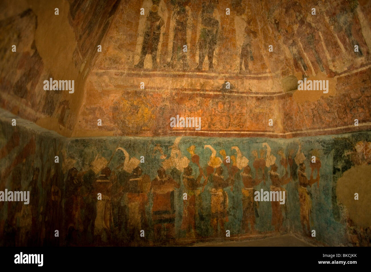 Gestrichene Wände des Tempels der Wandbilder in der Maya-Stadt von Bonampak, Chiapas, Mexiko, 22. Februar 2010. Stockfoto