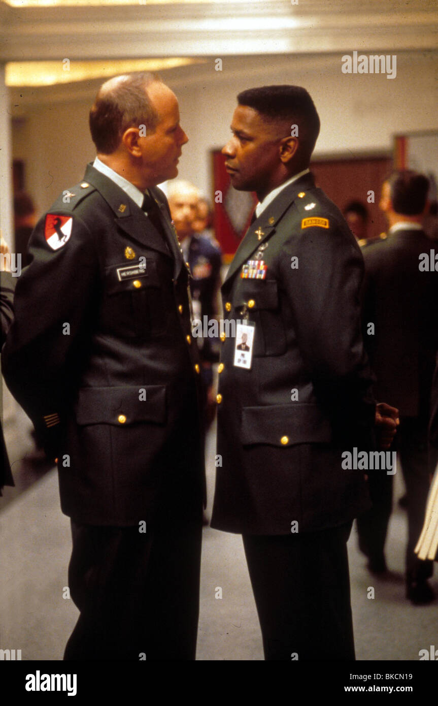 COURAGE UNDER FIRE (1996) MICHAEL MORIARTY, DENZEL WASHINGTON CUFI 010 Stockfoto