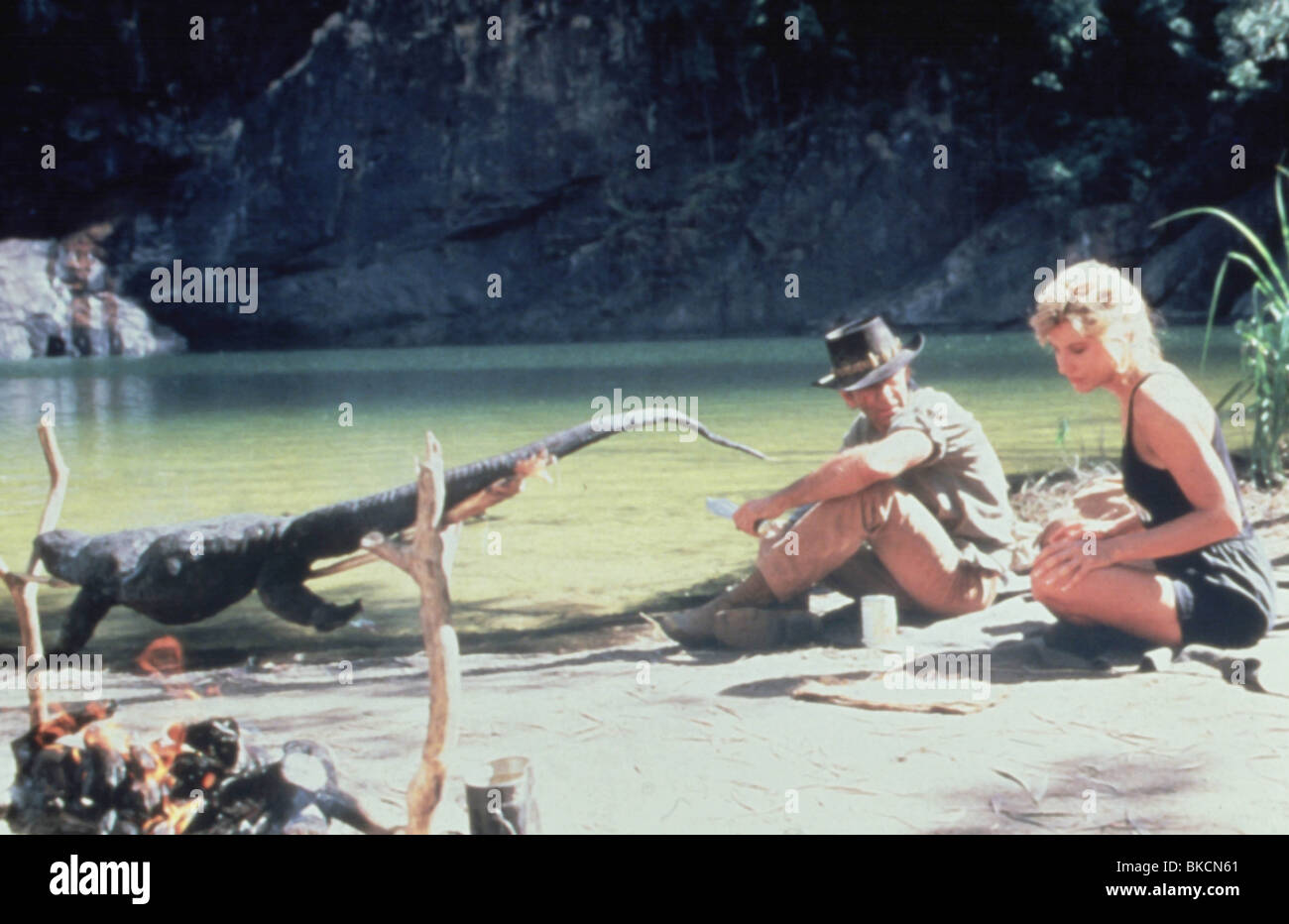 CROCODILE DUNDEE (1986) PAUL HOGAN, LINDA KOZLOWSKI CRCD 041 Stockfoto