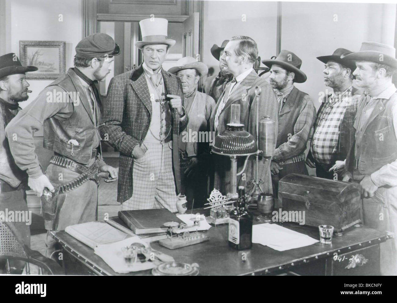 DALLAS (1950) STEVE COCHRAN, GARY COOPER, RAYMOND MASSEY DLLS 003P Stockfoto