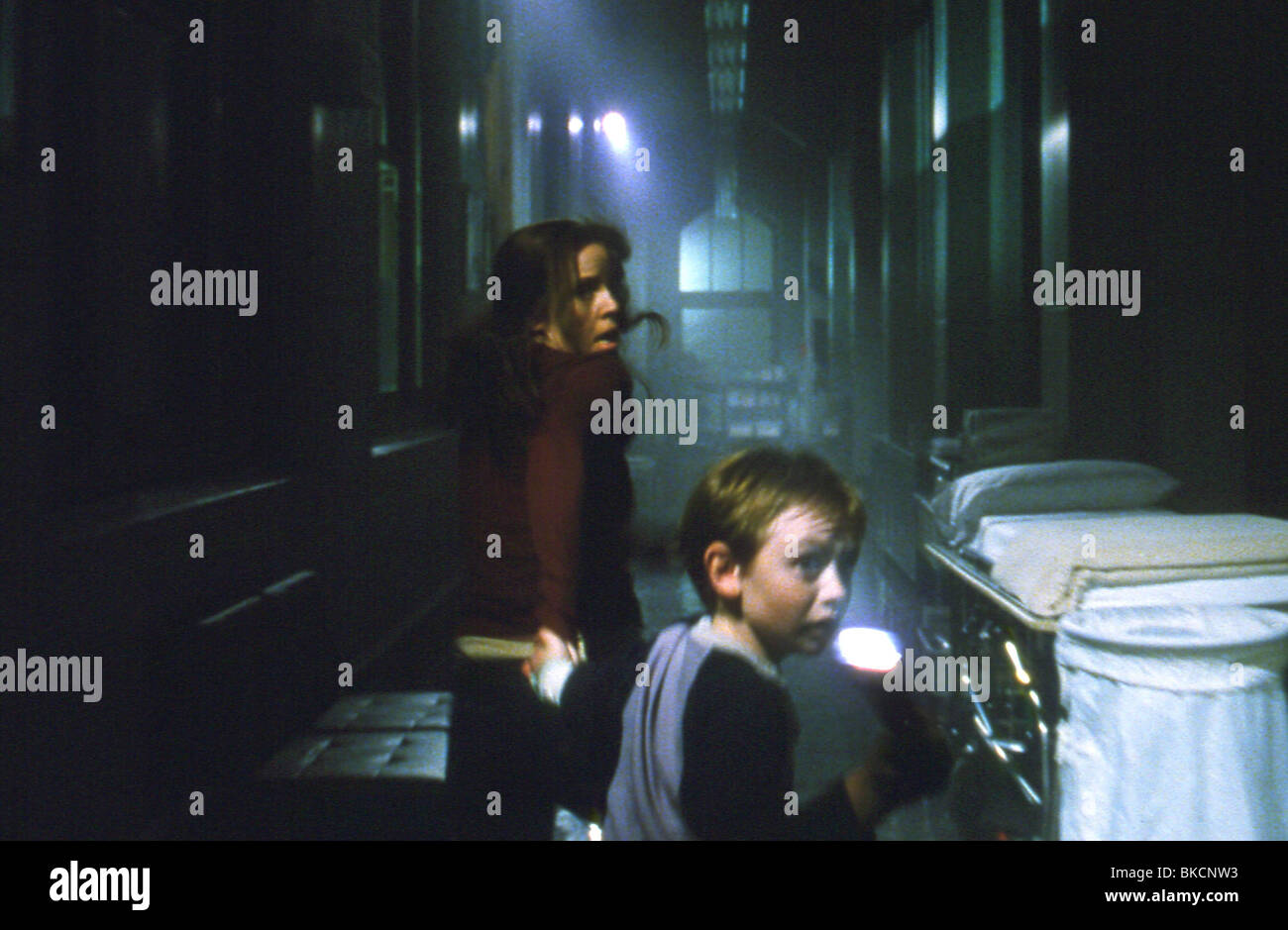 DARKNESS FALLS (2003) EMMA CAULFIELD, LEE CORMIE DAFA 001-FC11 Stockfoto