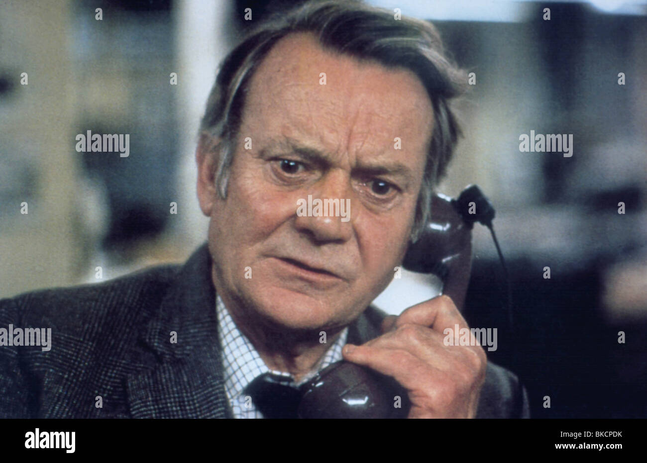 VERTEIDIGUNG DER REICH (1985) DENHOLM ELLIOTT DOR 012 Stockfoto