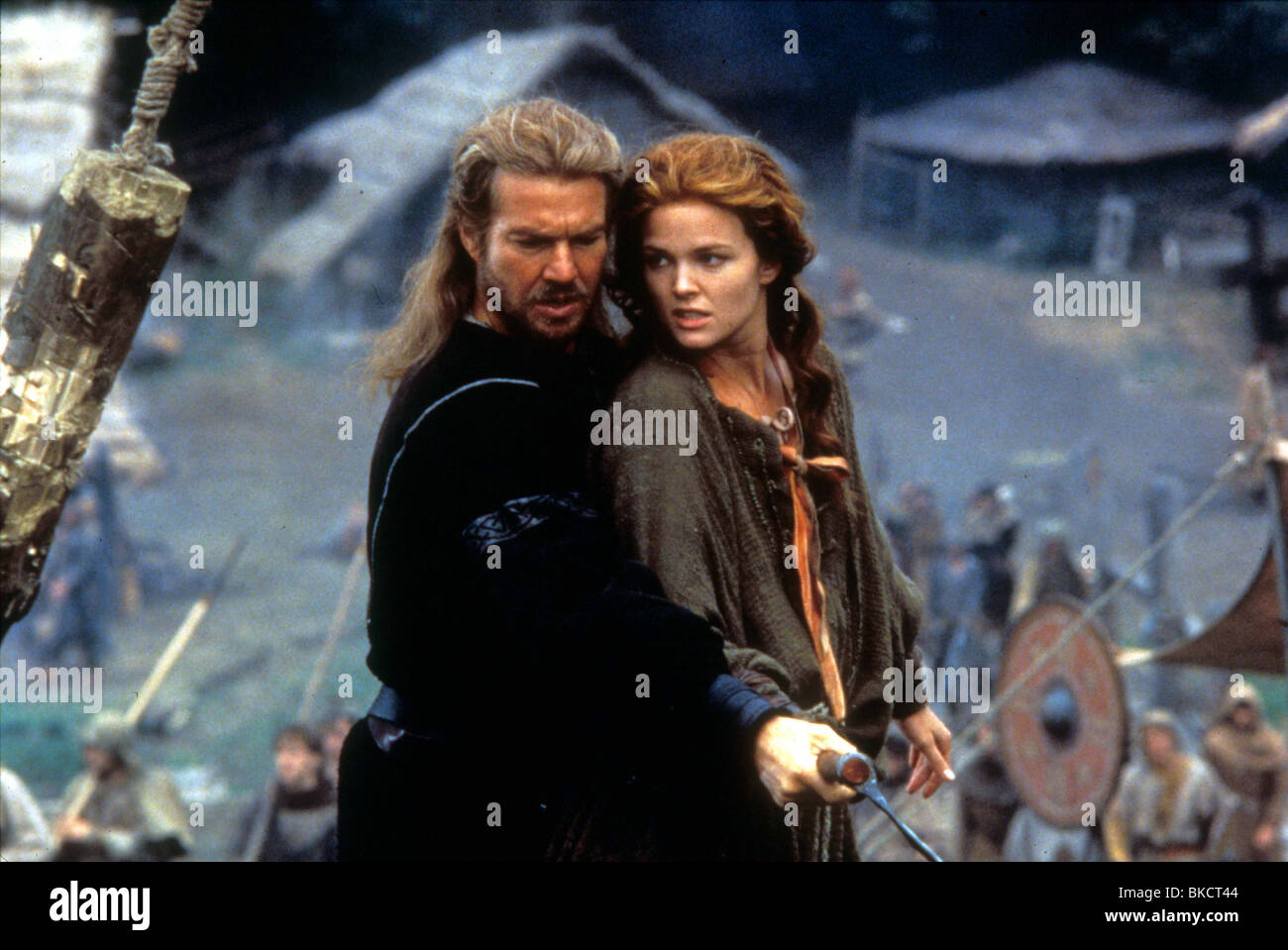 DRAGONHEART (1996) DENNIS QUAID, DINA MEYER DRNH 070 Stockfoto