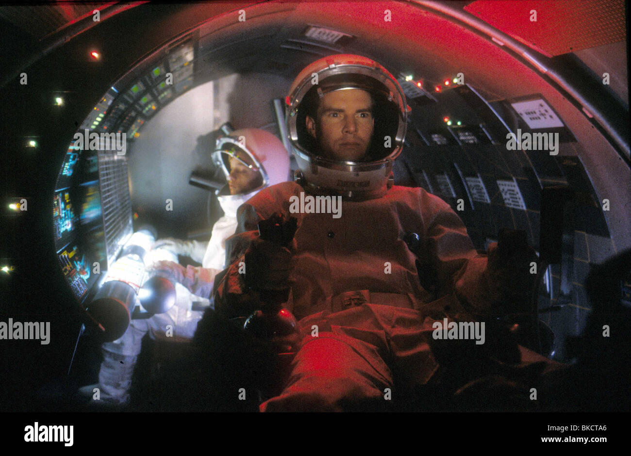 ENEMY MINE-1985 DENNIS QUAID Stockfoto
