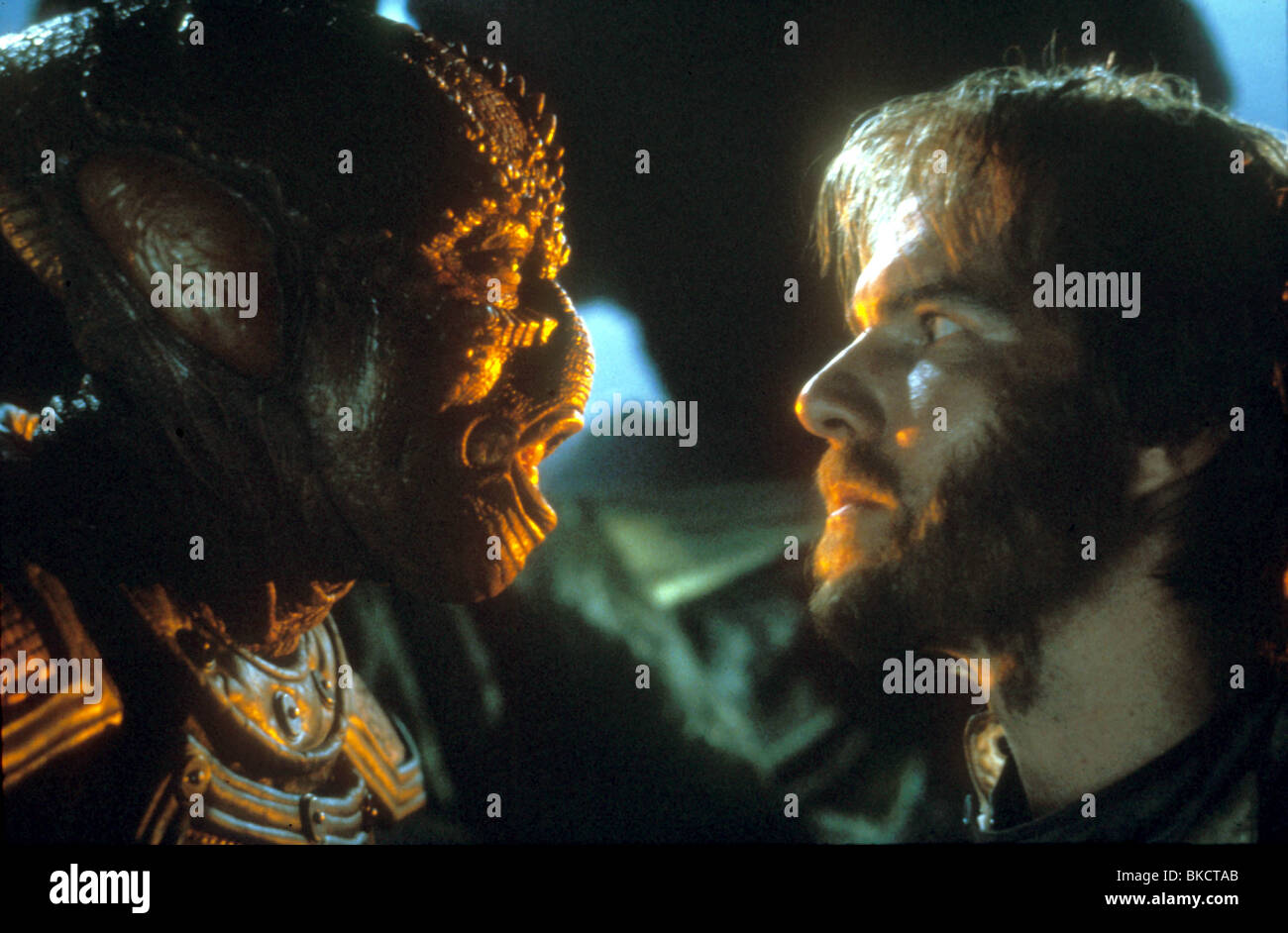 FEINDLICHE MINE (1985) LOUIS GOSSETT JR., DENNIS QUAID ENM 007 Stockfoto
