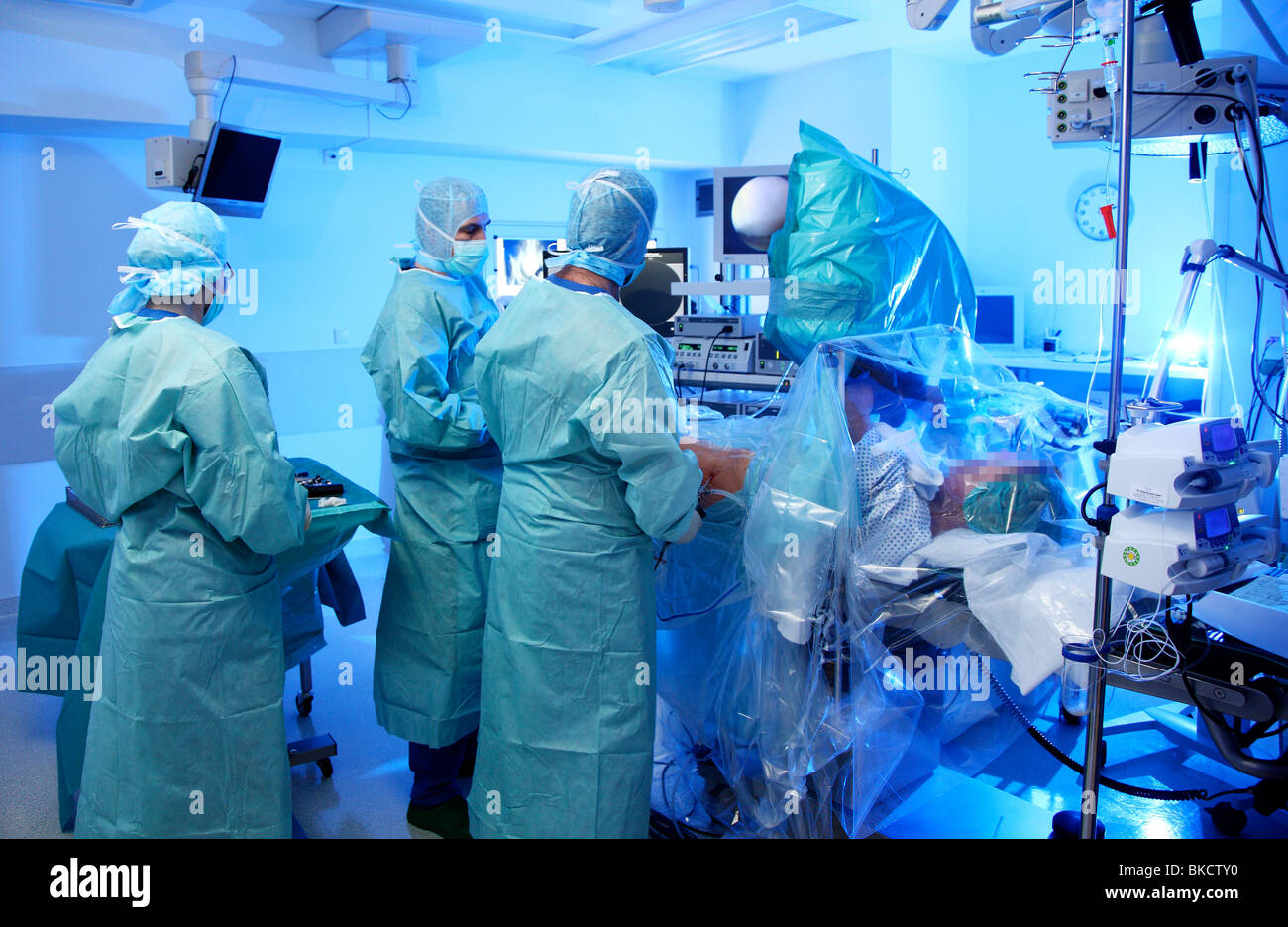 Krankenhaus, Operation OP-Saal, arthroskopische Chirurgie der Hüfte. Stockfoto