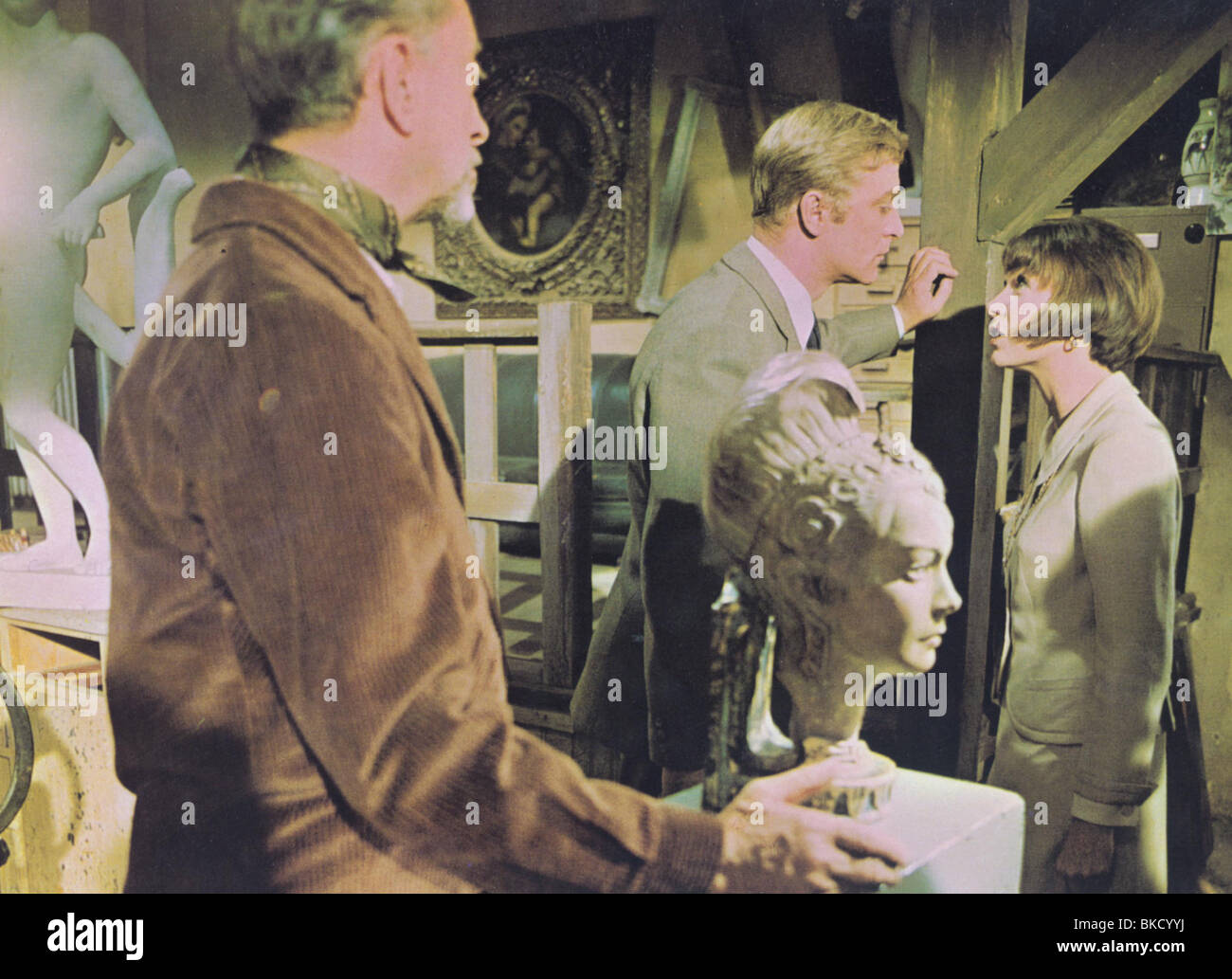 GAMBIT (1966) MICHAEL CAINE, SHIRLEY MACLAINE GAMB 001FOH Stockfoto