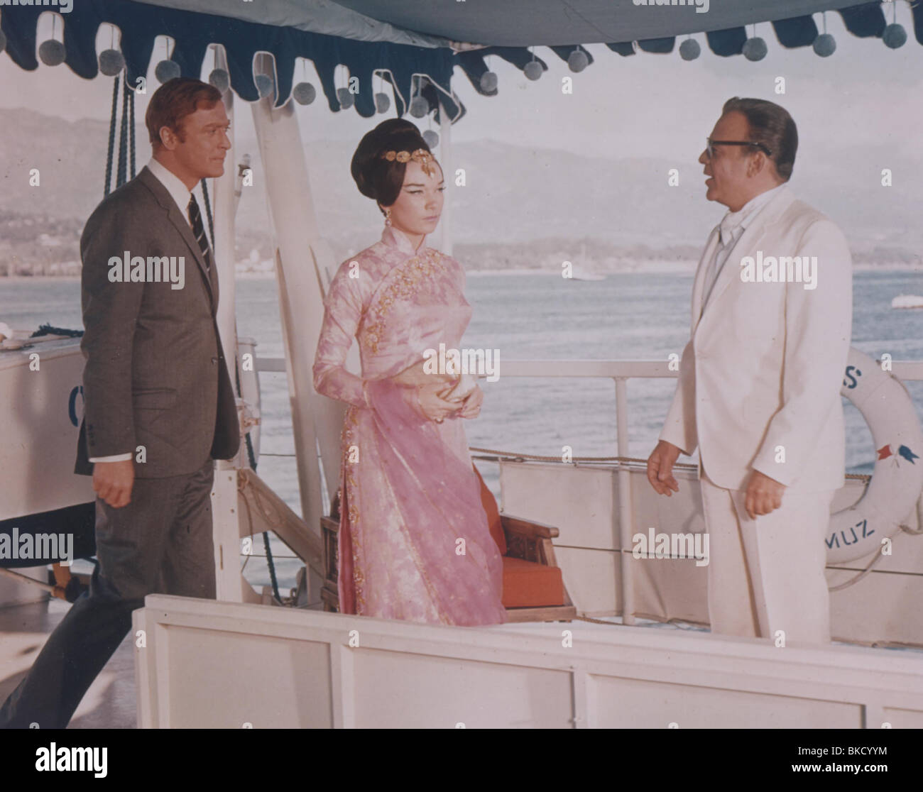 GAMBIT (1966) MICHAEL CAINE, SHIRLEY MACLAINE, HERBERT LOM GAMB 002CP Stockfoto