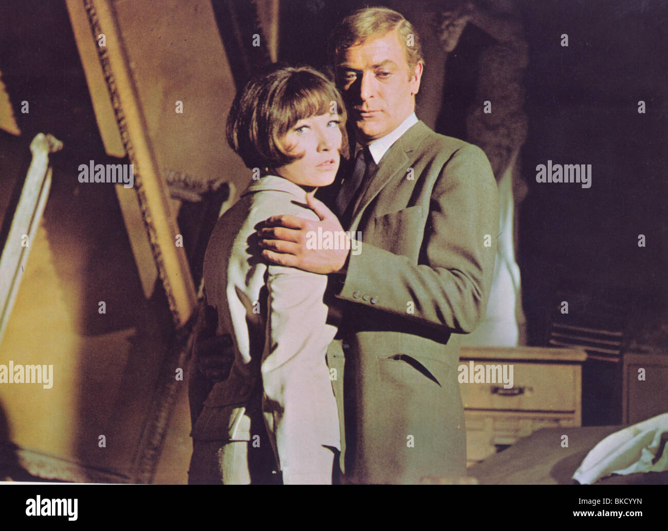 GAMBIT (1966) SHIRLEY MACLAINE, MICHAEL CAINE GAMB 002FOH Stockfoto