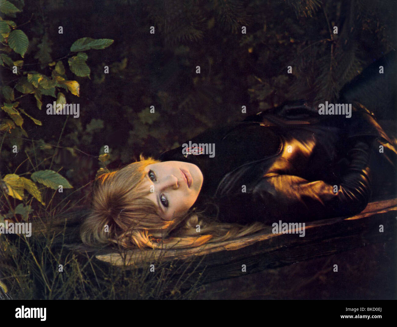 MÄDCHEN AUF EINEM MOTORRAD (1968) MARIANNE FAITHFULL GOM 001FOH Stockfoto