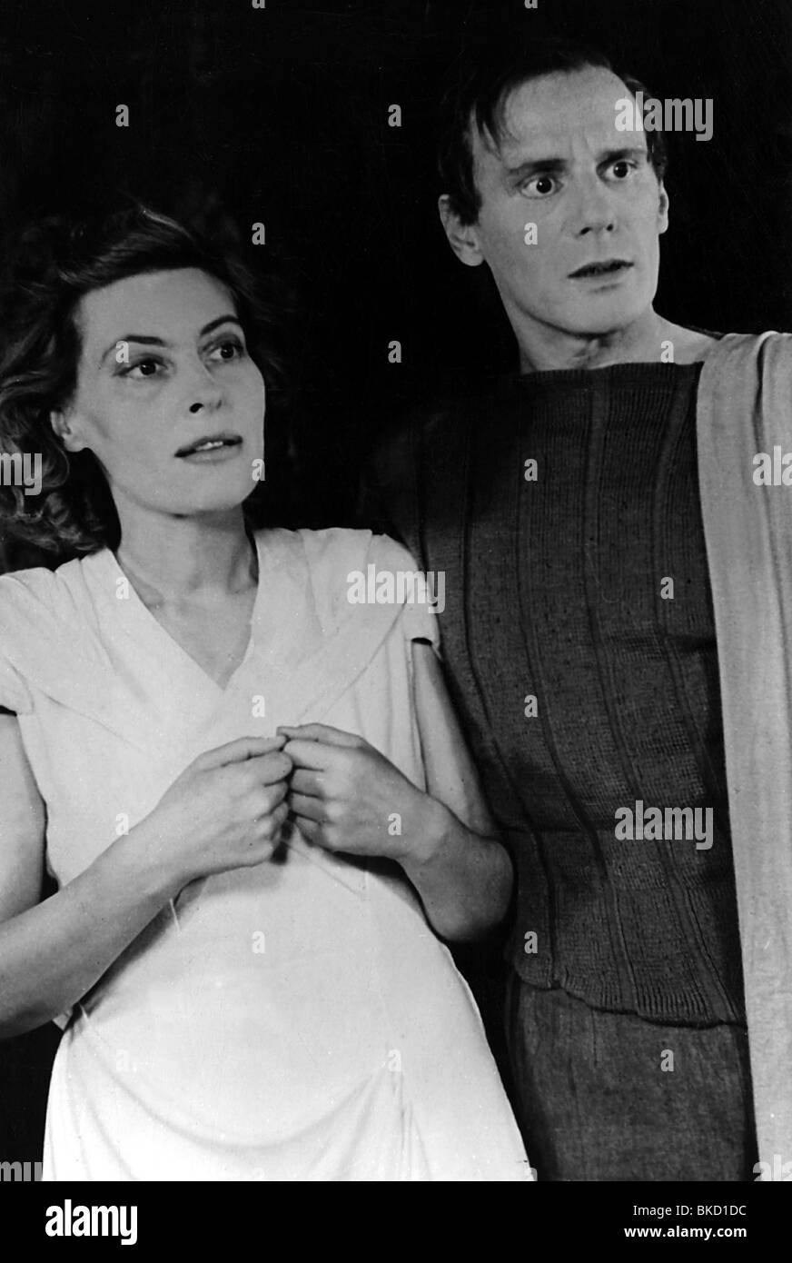 Gruendgens, Gustaf, 22.12.1899 - 7.10.1963, deutscher Schauspieler und Regisseur, als Orestes in dem Stück "Die Fliegen" von ean-Paul Sartre, mit Marianné Hoppe als Electra, 1947, Stockfoto