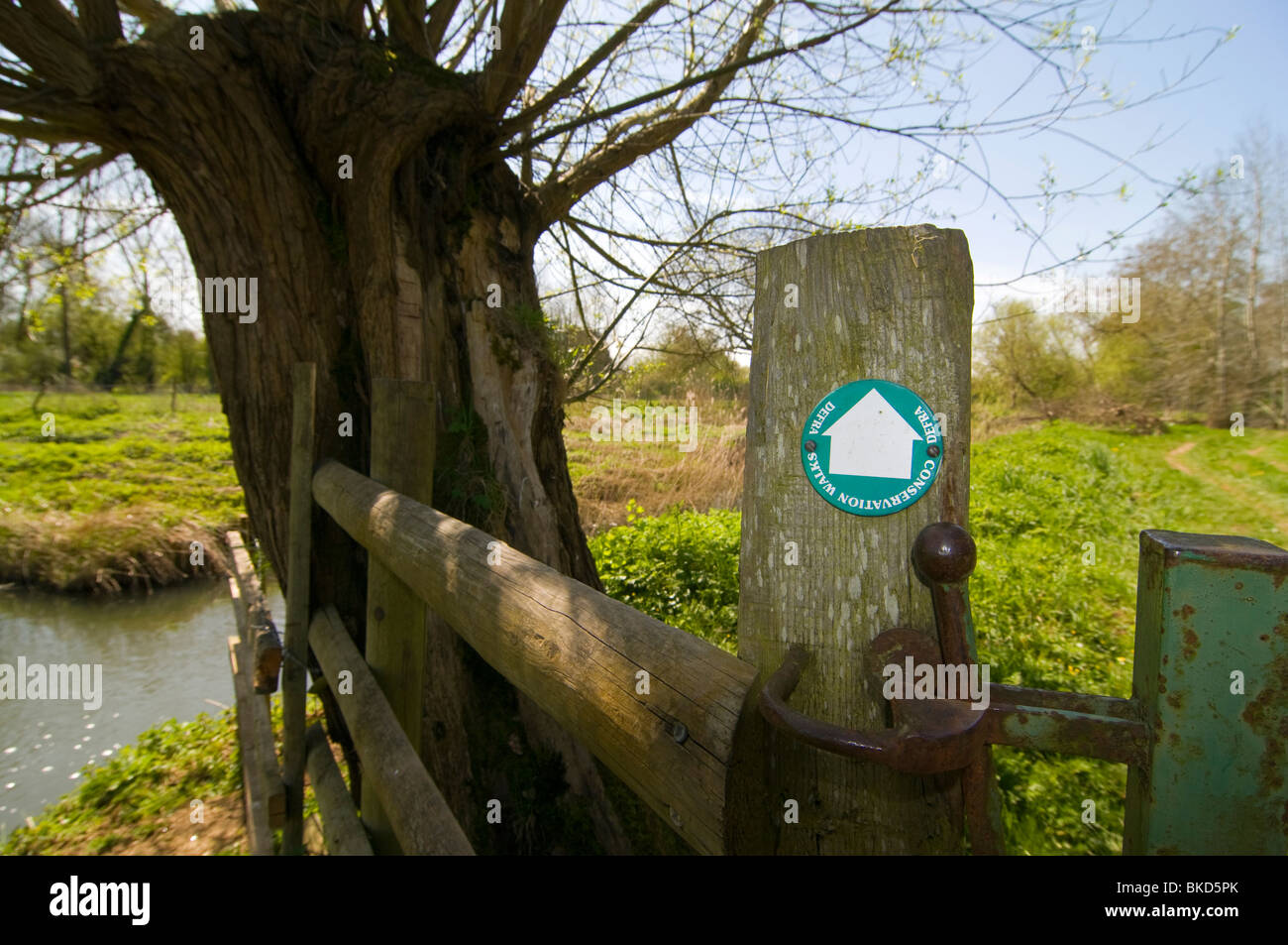 Pfeil-Symbol zeigt die Route von DEFRA Erhaltung Fuß Stockfoto