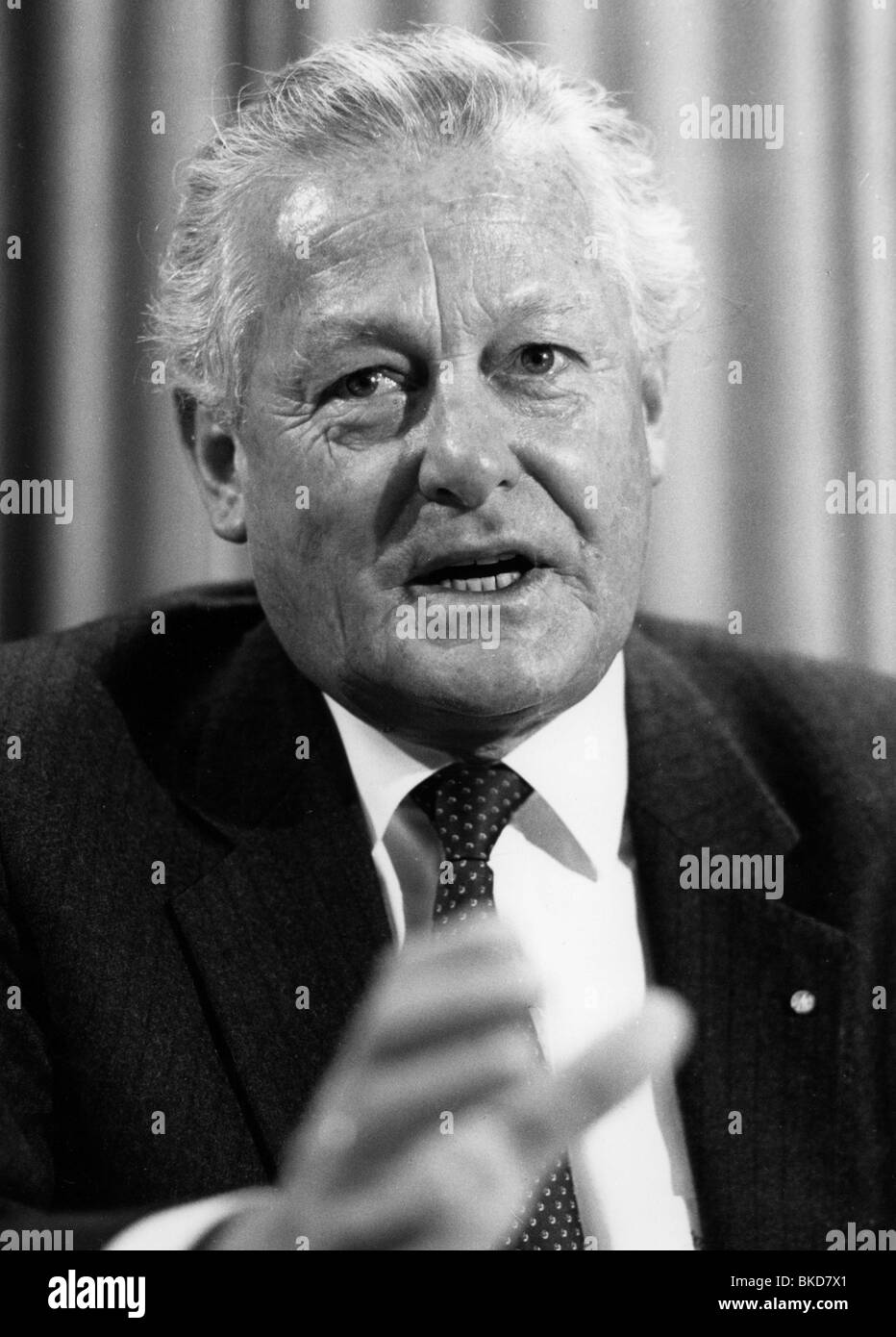 Streibl, Max, 6.1.1932 - 11.12.1998, deutscher Politiker (CSU), Ministerpräsident von Bayern 19.10.1988 - 27.5.1993, Pressekonferenz im CSU-Hauptsitz München, 17.4.1989, Stockfoto