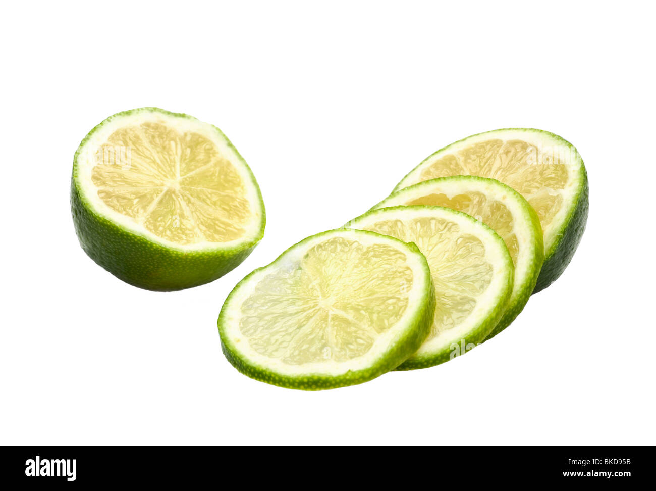 Limes ganze und geschnittene auf weiß Stockfoto