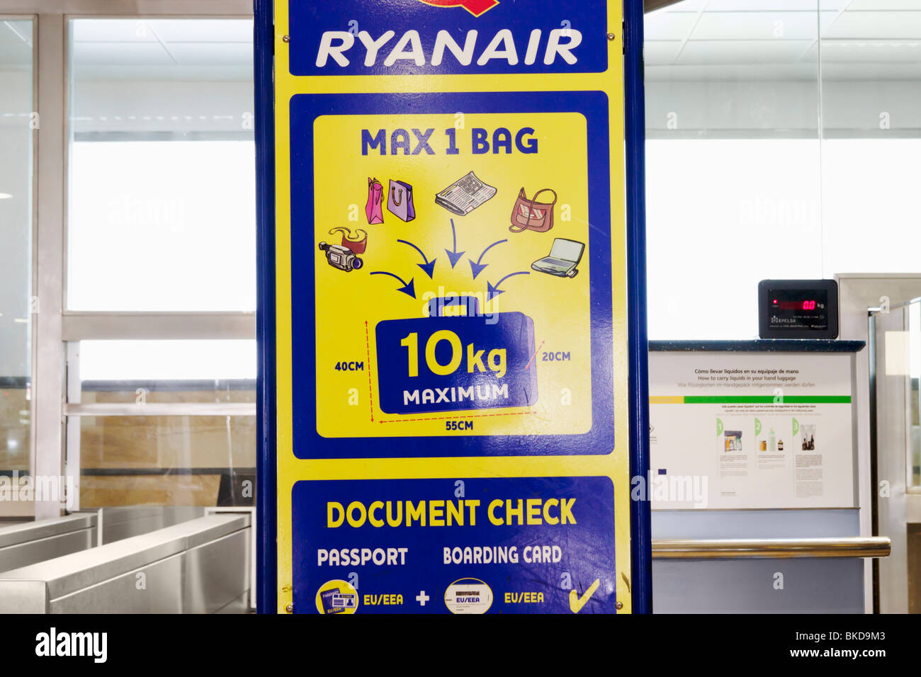 Ryanair Handgepäck Informationen größe Checker. Stockfoto