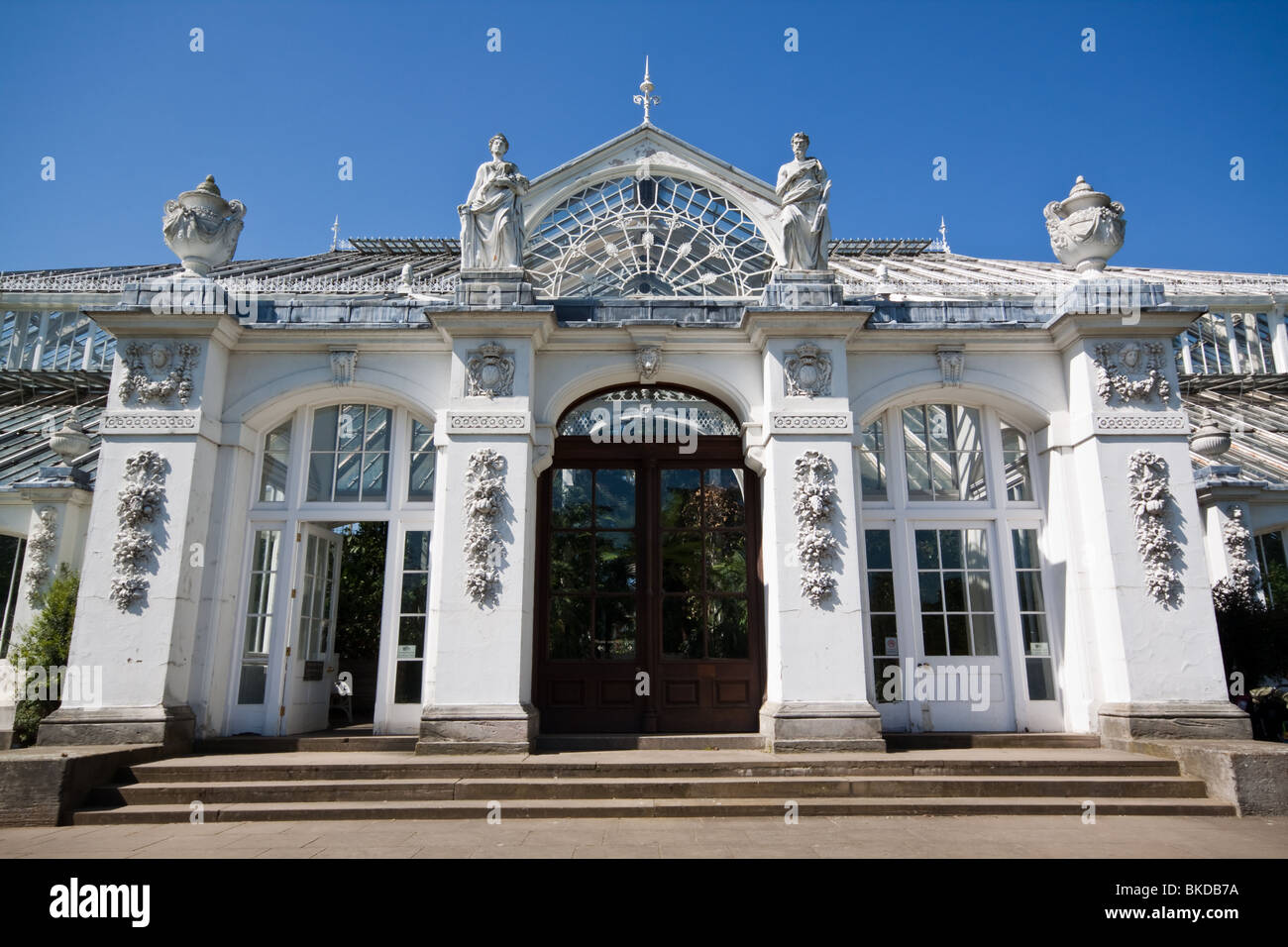 Eingang zu den gemäßigten Haus Kew Gärten Stockfoto