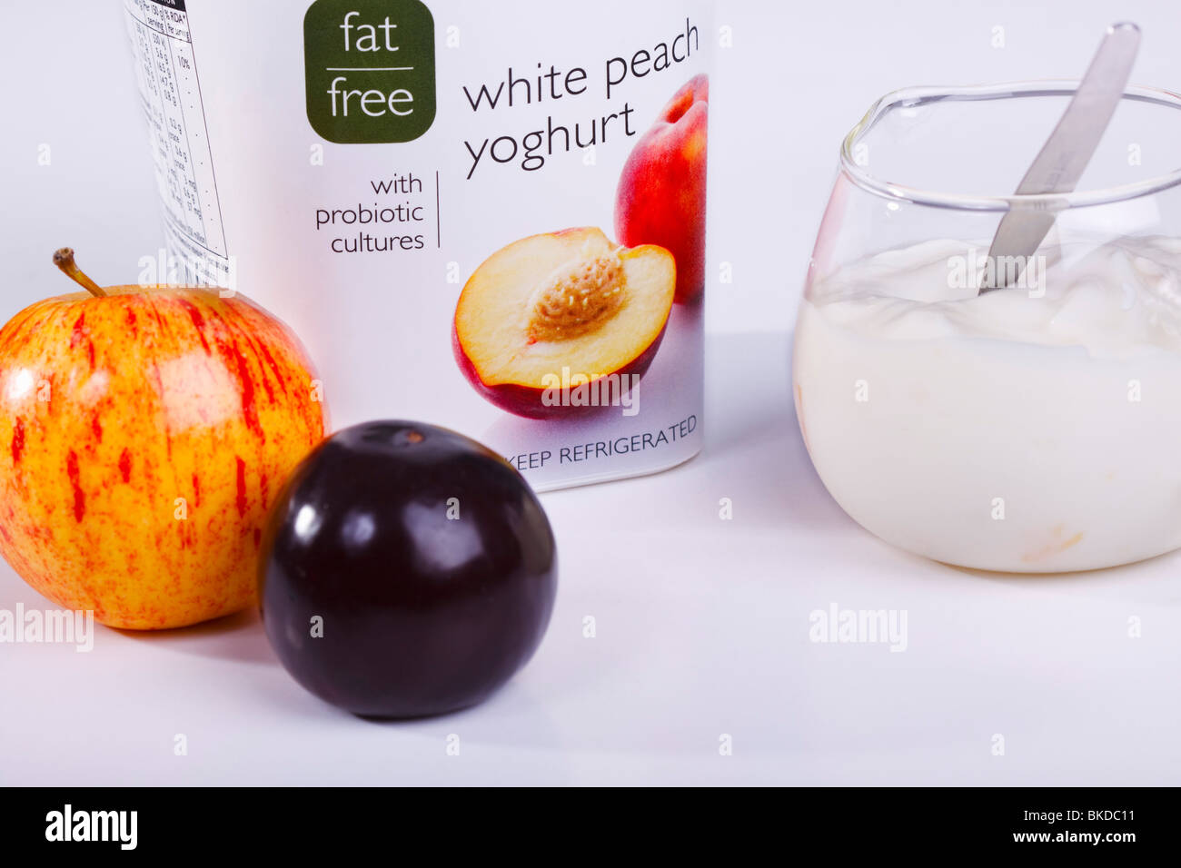 Fettfreie Joghurt und frischem Obst. Stockfoto