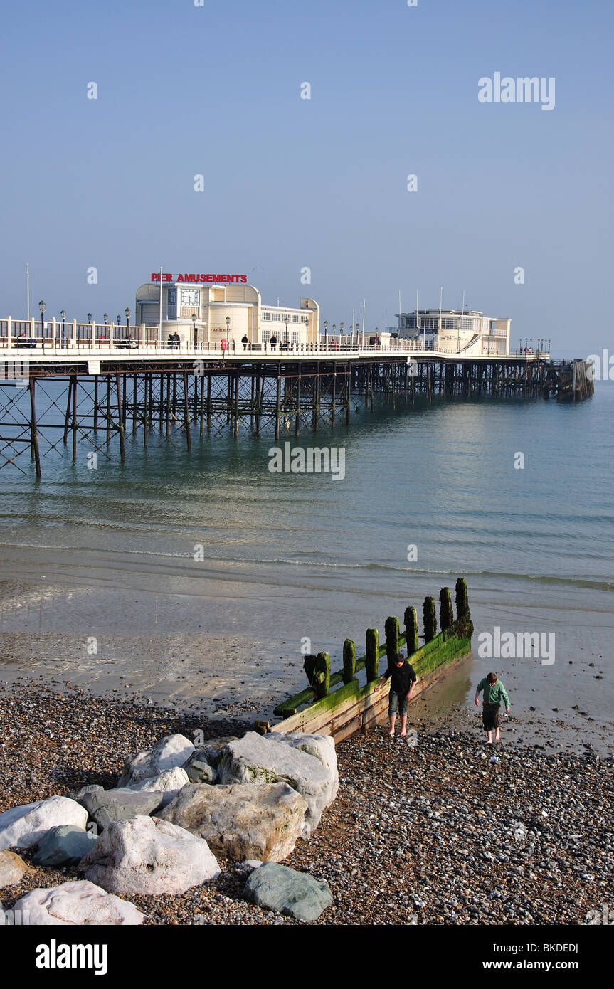 Worthing Pier bei Sonnenuntergang, Worthing, West Sussex, England, Vereinigtes Königreich Stockfoto