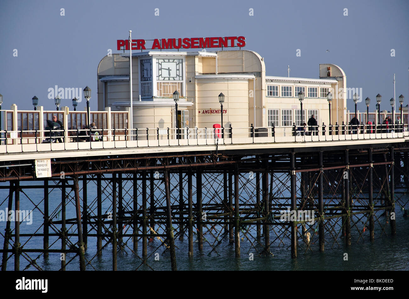 Worthing Pier bei Sonnenuntergang, Worthing, West Sussex, England, Vereinigtes Königreich Stockfoto