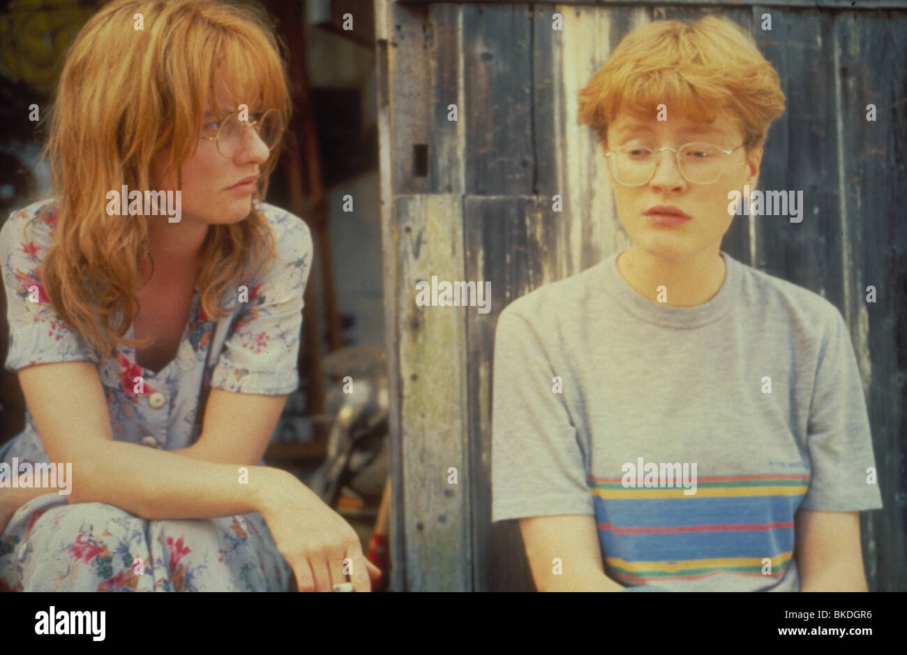 DAS LEBEN IST SÜß (1990) JANE HORROCKS, CLAIRE SKINNER LIS 009 Stockfoto