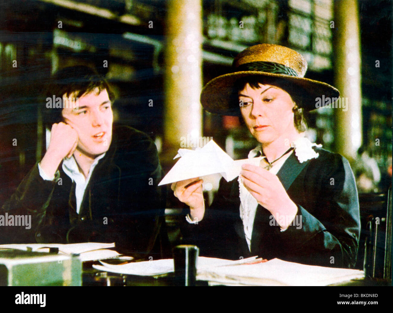 SAVAGE MESSIAH (1972) SCOTT ANTHONY, DOROTHY TUTIN SVMS 006FOH Stockfoto