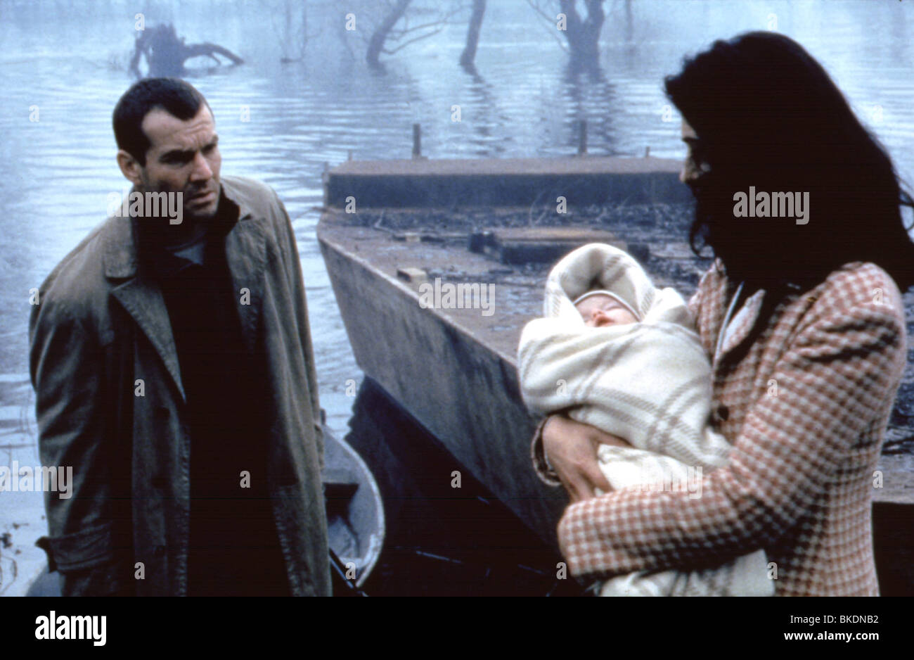 RETTER (1998) DENNIS QUAID, NATASA NINKOVIC SVR 022 Stockfoto