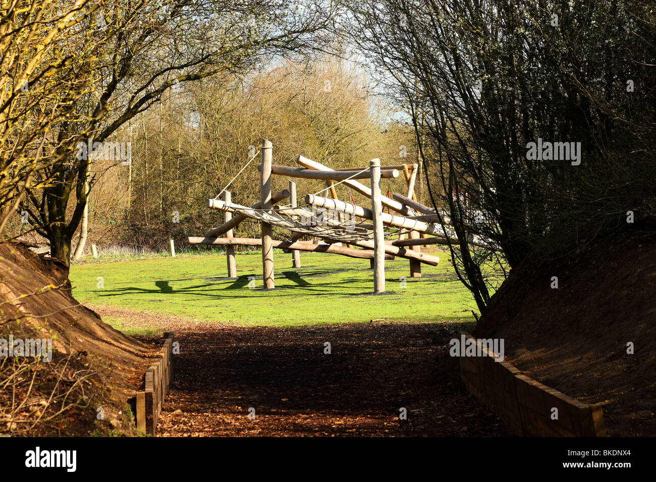 Klettern Frame Trog Bäume Milton Cambridgeshire England Stockfoto