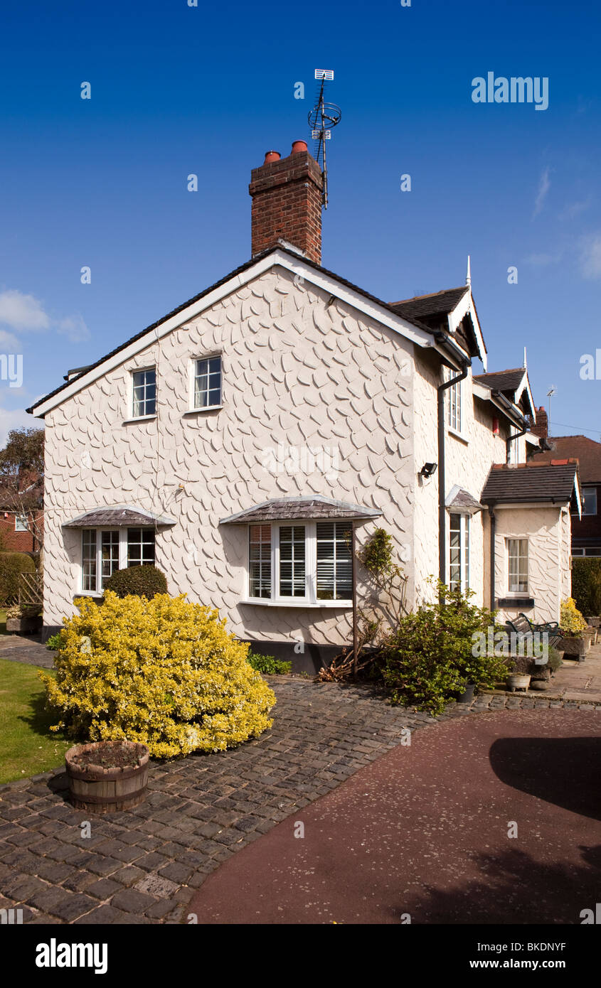 Häuser erweiterte viktorianische Cottage mit geringen Firsthöhe und flachen Satteldach Stockfoto