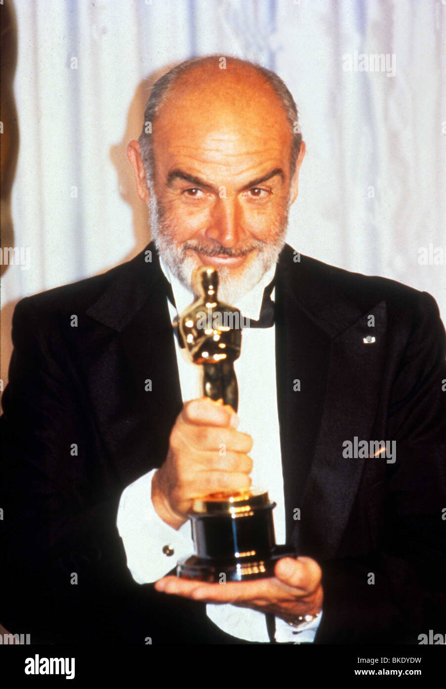 OSCAR-DIE AWARDS (OSCARS) (ACADEMY AWARDS) 60. ACADEMY AWARDS 1988 SEAN CONNERY FÜR DIE UNBERÜHRBAREN OS88 001 Stockfoto