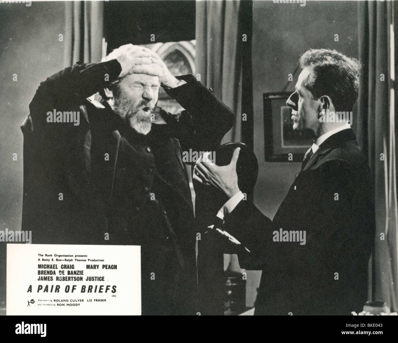 EIN PAAR SLIPS (1961) JAMES ROBERTSON JUSTICE PRBR 008P Stockfoto