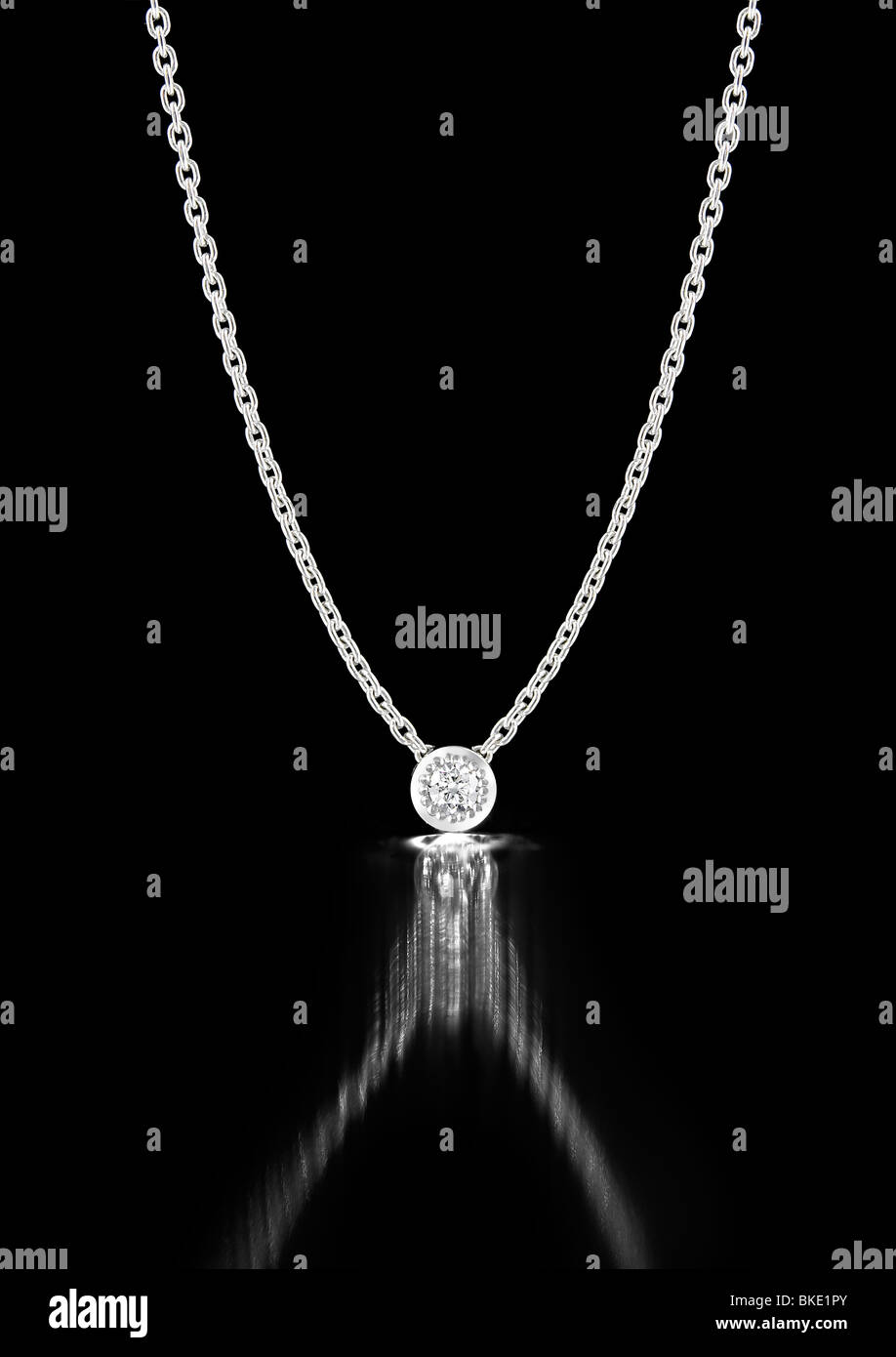 Solitär-Diamant-Halskette Stockfoto