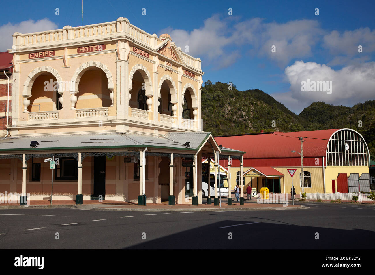 Historischen Empire Hotel und Bahnhof, Queenstown, westlichen Tasmanien, Australien Stockfoto