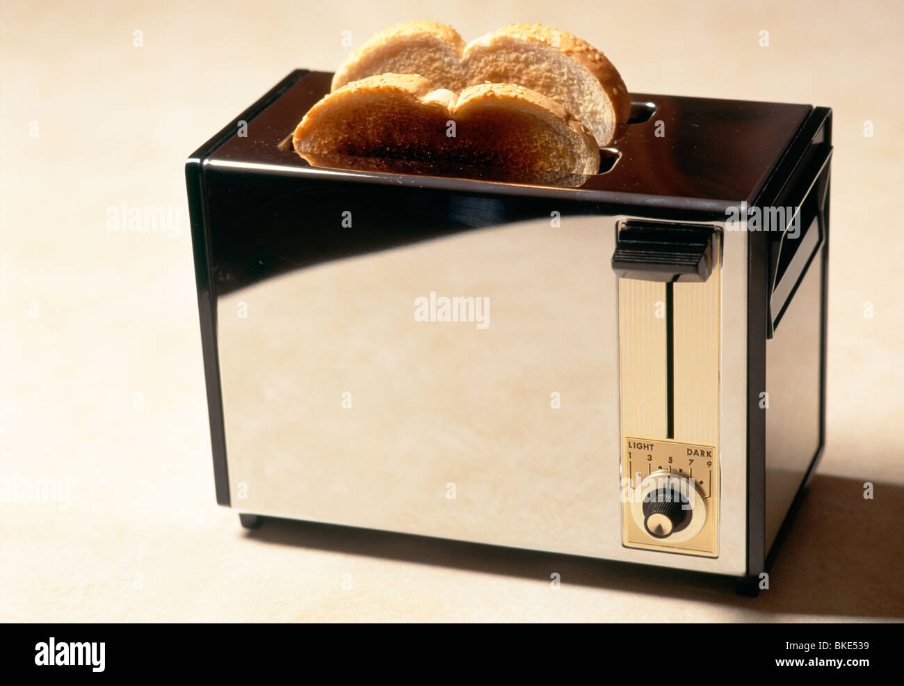 Küche-Toaster mit Toast Stockfoto