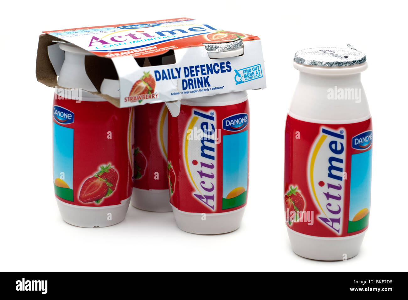 4 Pack von Danone Actimel Erdbeere aromatisiert Getränke Stockfoto